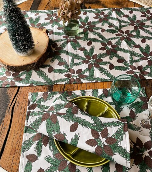 Servetten of placemats 'Dennenappel'